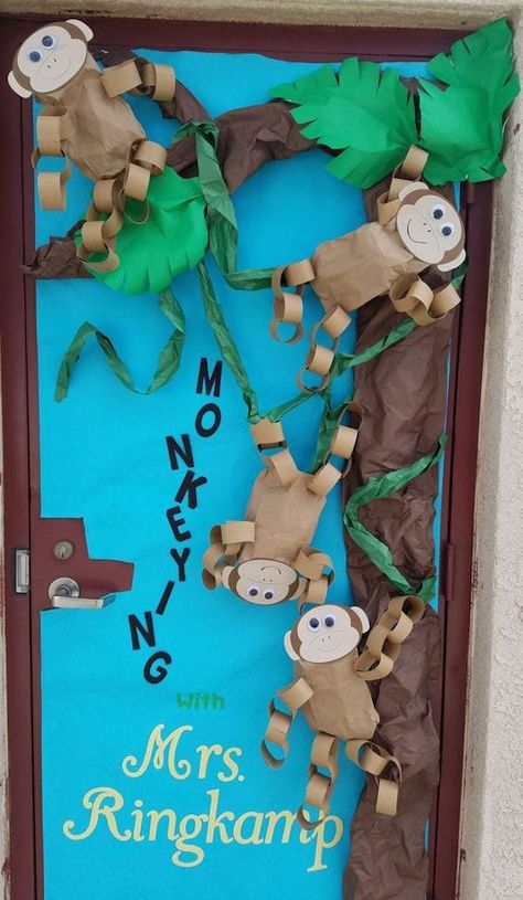 23 Jungle Classroom Theme Ideas - We Are Teachers Jungle Classroom Door, Jungle Theme Classroom Decorations, Rainforest Classroom, Safari Theme Classroom, Preschool Jungle, Jungle Classroom, Jungle Crafts, Jungle Theme Classroom, Jungle Thema