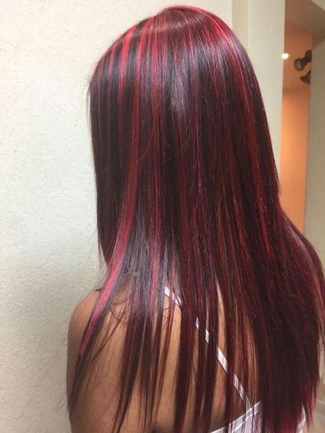 Red Hair Streaks, Skunk Hair, Wine Hair, Red Hair Inspo, Hair Color Streaks, Dyed Hair Inspiration, Hair Streaks, Pretty Hair Color, Hair Stylies