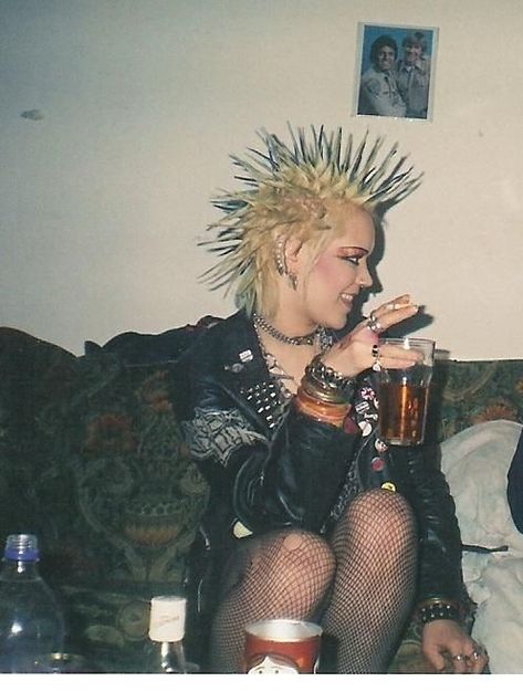 80’s Punk, Punk Rock Girls, Punk Subculture, Cultura Punk, Estilo Punk Rock, 70s Punk, 80s Punk, Punk Culture, Punk Looks