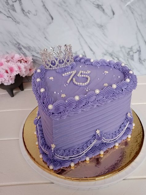 Quinceañera Cake Ideas Purple, Pretty Birthday Cakes Purple, Sweet 15 Birthday Cakes, Purple Heart Cakes Birthday, Cake Designs Birthday Purple, 15 Birthday Cake Purple, Purple 15 Cake, Purple Princess Birthday Cake, Sweet 16 Cake Ideas Purple