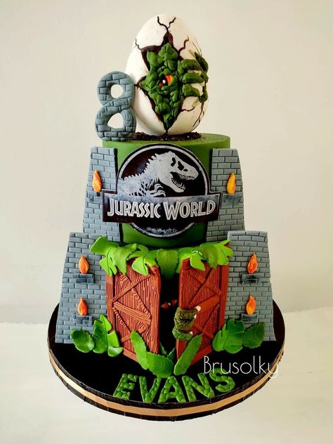 Jurassic World Birthday Party Cake, Jurassic World Cakes, Jurassic Park Cake Birthdays, Pastel Jurassic World, Jurassic Park Birthday Cake, Jurassic Cake, Dinosaur Cakes For Boys, Jurassic Park Cake, Jurassic World Cake