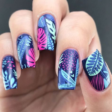 💕🌿💙 I found a really cool picture for inspiration (swipe to see) but I don’t think I did it, or the plate, much justice. Basically I really… Nail Art Box, Tropical Nails, Plate Collection, Mini Moderns, Nail Art Disney, Nail Art Designs Summer, Mini Plate, Holiday Nail Art, Nail Stamping Plates