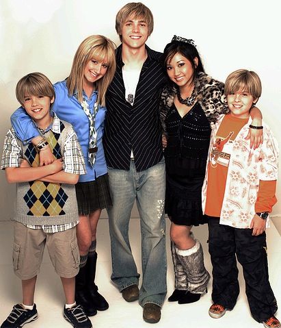 Cole, Ashley, Jesse, Brenda and Dylan Zack And Cody Cast, Dylan And Cole Sprouse, Disney Channel Games, Old Disney Channel Shows, Sprouse Twins, Bo Duke, Blonde Halloween Costumes, Peyton Clark, Jesse Mccartney