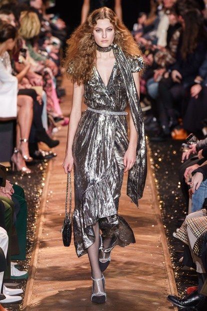 Michael Kors Collection Otoño Invierno 2019-2020 Pret-A-Porter - Pasarelas | Vogue España Michael Kors Clothes, Michael Kors Fall, Cher Horowitz, Patrick Demarchelier, Womens Fashion Casual Outfits, Fashion Runway, Michael Kors Collection, Fashion Show Collection, Disco Ball