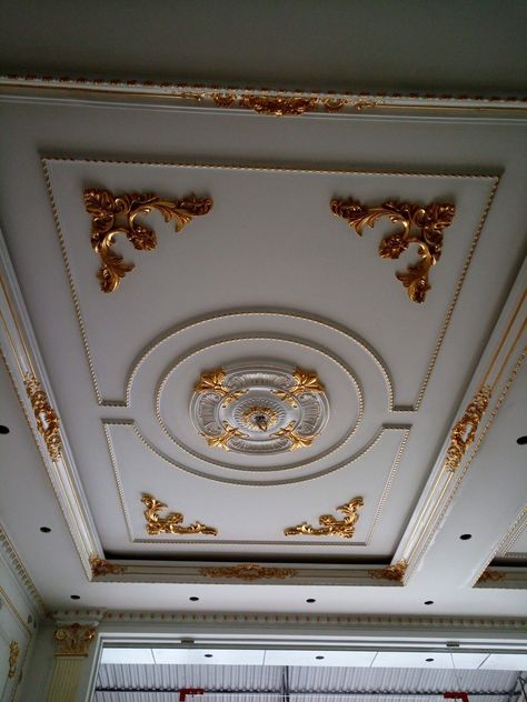 The Luxury And Creative Gallery Decorations Designs ~ Trendy Gallery Decorations ~ Home Decor Ideas Classic Ceiling Design Luxury, Ceiling Design Luxury, Medical Bedding, Classic Ceiling Design, Living Room Design Blue, Ceiling Colour, Creative Bed, Coffered Ceiling Design, Columns Decor