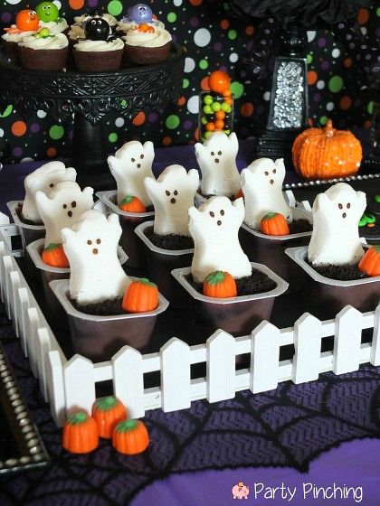 Cute Halloween Party Ideas Halloween Peeps, Recetas Halloween, Kids Halloween Food, Halloween Treats For Kids, Halloween Treats Easy, Pudding Cups, Kids Treat, Halloween Goodies, Birthday Halloween Party