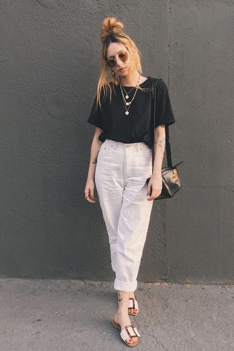 Ali Santos - camiseta e calça - camiseta e calça - verão - street style Chique Outfits, Elegante Casual, Ținută Casual, Outfits Verano, Casual Work Outfits, Elegantes Outfit, Work Outfits Women, Casual Street Style, White Pants