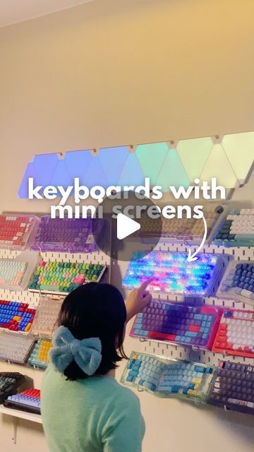 Peanut | Gaming & Tech Creator 🐻 on Instagram: "Keyboards with mini screens! ☀️✨

I’m not sure if you’ve noticed, but just like how rotary knobs were so rare before, they’re now becoming a mainstream feature in keyboards! The same goes with screens. Nowadays I’ve been seeing a lot of keebs have this feature. They usually monitor the battery life, the connection mode or display really cute gifs! (◕‿◕✿)

(It basically adds another level of functionality to the keyboard)

Which one was your favorite? 

#keyboard #customkeyboard #gamingkeyboard #rgb #rgbsetup #setupinspiration #pcgsming #gamingsetup #gamingcommunity #cozygamer #gamersofinstagram" Cute Keyboard, Cute Gifs, Mini Keyboard, Gaming Tech, Gaming Setup, Battery Life, Keyboard, Peanut, How To Become