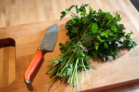 Chopping herbs isn’t a new skill to any cook in the kitchen, but we’ve recently come across a method that cuts down the time it takes to pick leaves off stems. This is especially useful for cilantro and parsley, where it is often necessary to use just the leaves and not the stems. This is a simple trick, not one that will change your life, but it can speed up your herb prep quite a bit! Here’s what we do. Eat To Live, Healthy Foodie, Baking Tips, Raw Vegan, Cooking Kitchen, Fresh Herbs, 5 Ways, No Cook Meals, Parsley