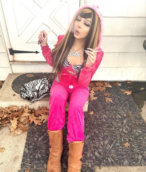 Kawaii Gyaru Fashion, 2000s Black Women Fashion, Trashy 2000s Outfits, Tumblr Core, 2000 Fashion Trends, Girly Goth, Mcbling Fashion, Trashy Outfits, 2000s Girl