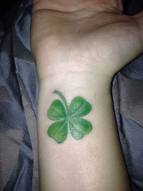 New tattoo I got Irish girl St Patrick Day Tattoo, Danny Tattoo, Shoe Tattoo, Tattoo 2017, Shamrock Flower, Horse Shoe Tattoo, Clover Tattoo, Shamrock Tattoos, Tattoo For Boyfriend