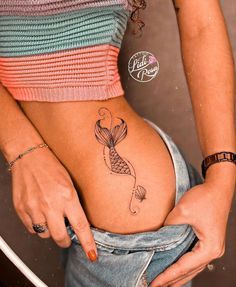 100 ideias de Tattoo em 2022 | tatuagem, modelo tatuagem, tatuagem delicada Small Mermaid Tattoo, Mermaid Tattoo Designs, Anklet Tattoos, Mommy Tattoos, Marvel Tattoos, Mermaid Tattoo, Mermaid Tattoos, Stylist Tattoos, Top Tattoos