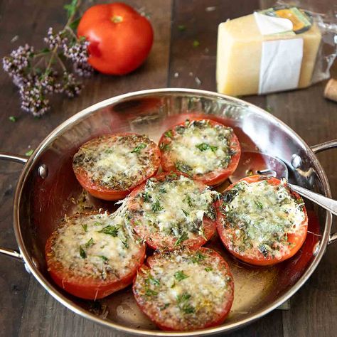 Broiled Tomatoes With Cheese, Broiled Tomatoes, Tomato Harvest, Cherry Tomato Pasta, Baked Tomatoes, Pear Salad, Fennel Salad, Summer Tomato, Italian Salad