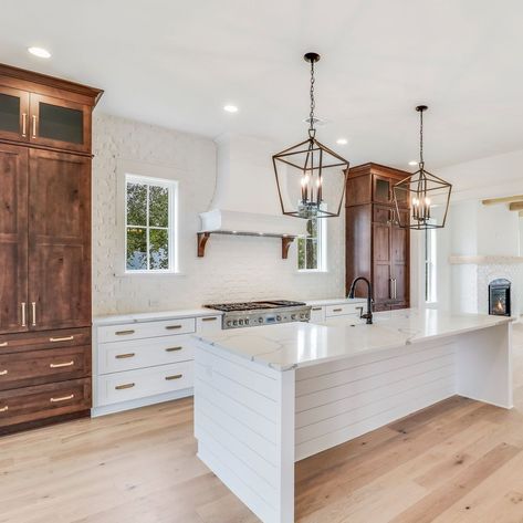 White Brick Accent Wall, Red Brick Kitchen, Shiplap Island, Kitchen Backsplash Images, White Brick Backsplash, Brick Tile Backsplash, Backsplash With White Cabinets, Shiplap Kitchen, Brick Backsplash Kitchen