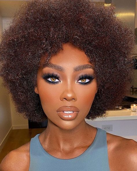 Mekap Mata, Smoky Eyeshadow, Makeup Cc, Makeup For Black Skin, Curly Bangs, Brown Skin Makeup, Girl Soft, Smink Inspiration, Smoky Eyes