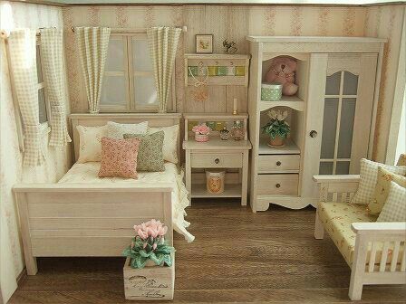 Doll House Bedroom, House Bedroom Ideas, Dollhouse Bedroom, Room Boxes, Mini Doll House, Dolls House Interiors, House Bedroom, Miniature Rooms, Dollhouse Decor