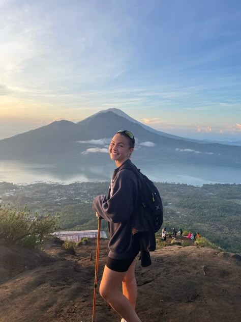 Hiking In Bali, Mount Batur Sunrise Hike, Backpacking Southeast Asia Aesthetic, Backpacking Asia Aesthetic, Backpacking Outfits Asia, Backpacking Aesthetic Asia, Southeast Asia Outfits, Bali Hiking, Backpacking Indonesia