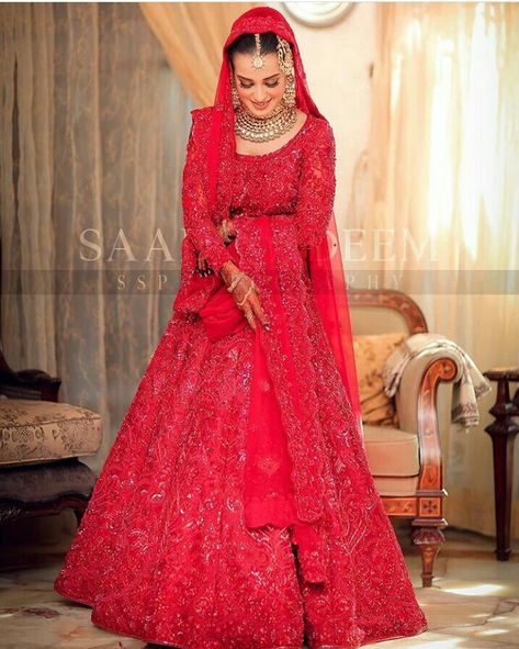 Iqra Aziz Wedding, Red Pakistani Bridal Dress, Bridal Dresses 2022, Lehenga Ideas, Latest Bridal Lehenga Designs, Official Makeup, Pakistani Bridal Dress, Bridal Lehenga Designs, Latest Bridal Lehenga