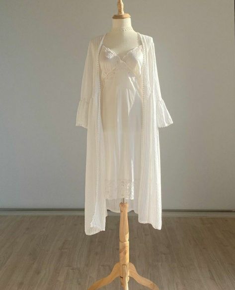 Medieval Pajamas Gowns, Alicents Nightgown, Princess Sleeping Gown, Night Gown Aesthetic Korean, Ethereal Pajamas, 1800 Nightgown, Royal Pajamas Aesthetic, Royal Sleeping Gown, Vintage Sleeping Gown