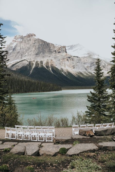 Lakeside Mountain Wedding, Colorado Lake Wedding, Emerald Lake Colorado, Spring Mountain Wedding, Mountain Lake Wedding, Elopment Ideas, Scenic Wedding Venues, Emerald Lake Lodge, Intimate Wedding Photos