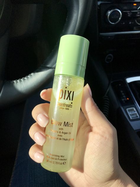 Pixi Glow Mist- BEST FACIAL SPRAY IVE EVER USED, leaves my face soft and glowing! Pixi Face Mist, Mua Kit, Pixi Glow Mist, Face Pores, Pixi Beauty, Face Spray, Glowing Face, Facial Spray, Skin Care Items