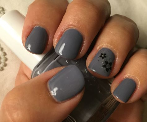 Gray Shimmer Nails, Dark Grey Nails With Design, Gray And Purple Nails, Black Gray Nails, Black And Gray Nail Designs, Charcoal Grey Nails, Dark Grey Nail Ideas, Grey Nail Ideas, Essie Petal Pushers