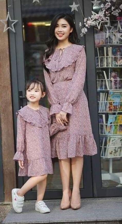 Casual Frocks For Girls, Mom And Daughter Dresses, Mom Dresses, Mom Daughter Outfits, Mother Daughter Dresses Matching, Mother Daughter Outfits, Girls Dresses Sewing