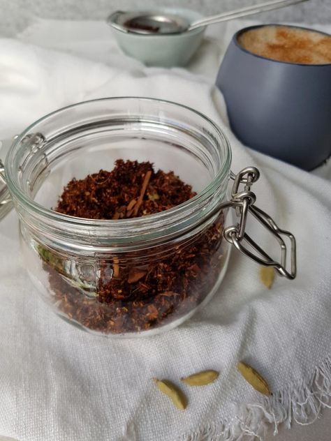 A spicy aromatic blend with a touch of honey and a kick of ginger Diy Hampers, Chai Latte Recipe, Chai Tea Recipe, Homemade Spice Mix, Chai Recipe, Homemade Spices, Spice Mix, Ginger And Honey, Magic Recipe