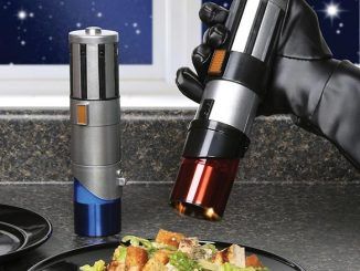 Star Wars Lightsaber Salt and Pepper Shakers Decoracion Star Wars, Star Wars Kitchen, Star Wars Lightsaber, Star Wars Room, Star Wars Decor, Salt And Pepper Mills, Fun Kitchen, Star Wars Light Saber, Salt And Pepper Grinders