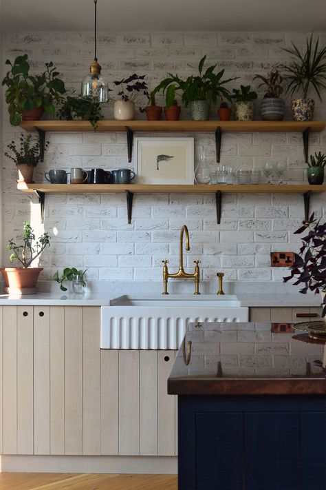 Adding open shelving into your dream kitchen design is a great idea. They won't make your space feel crowded and busy like wall cupboards might, they're airy and let you display all your favourite treasures! These open shelves are oak and have been fitted with our own Oxidised Brass brackets that we supply here at deVOL. #deVOLKitchens #OpenShelves #KitchenStorageIdeas Botanical Kitchen Ideas, Lagoon Silestone, Classic Shelves, Kitchen Open Shelves, Botanical Kitchen, Wall Cupboards, Prep Table, Devol Kitchens, Dream Kitchens Design