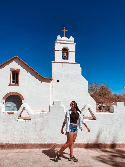 San pedro de atacama, #nortedechile #sanpedrodeatacama #sanpeter #través #phototravel #outfit #outfittravel #ideasdefotos San Peter, Chile Travel, Inspo Pics, San Pedro, Bolivia, Ferry Building San Francisco, Louvre, Vision Board, Building