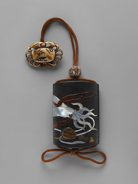 Case (Inrô) with Design of Squid, Shells and Seaweed by Hara Yôyûsai  (1772–1845)  early 19th century   powdered gold (maki-e) and colored lacquer on black lacquer with mother-of-pearl and gold inlays; Fastener (ojime): ivory carved with abstract design; Toggle (netsuke): ivory carved in the shape of a crab Japanese Inro, John Bennett, Japanese Lacquerware, Turning Japanese, Pinterest Design, Art Japonais, Edo Period, Ukiyo E, Black Lacquer