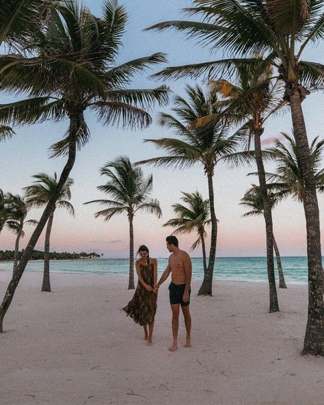 Best Romantic Getaways, Couple Beach Pictures, Hawaii Pictures, Beach Pink, Couples Vacation, Tropical Escape, Tropical Getaways, The Perfect Day, Beach Poses