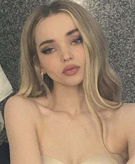 Dove Cameron Blonde, Cameron Hair, Dave Cameron, Dove Cameron Style, Hair Icon, Dove Cameron, Post On Instagram, Role Models, Blonde Hair