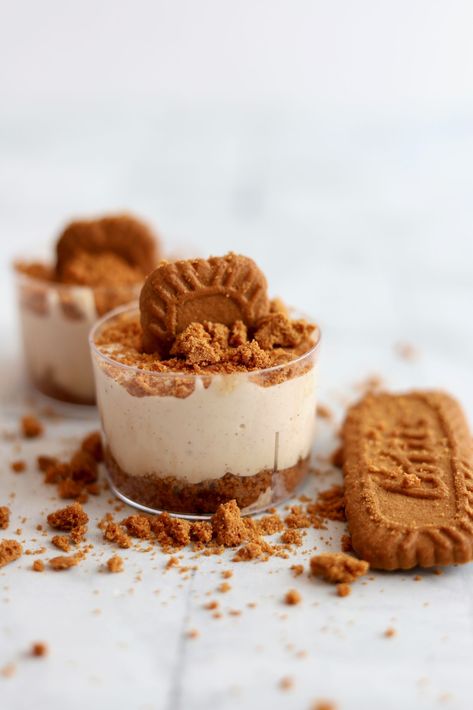 Ambers Kitchen, Tiny Portions, Cheesecake Cups Recipe, Dessert Shooters Recipes, Biscoff Cheesecake, Cheesecake In A Jar, Cheesecake Cups, Festive Desserts, Dessert Candles