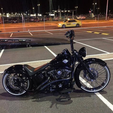 Harley Softail Slim, Harley Davidson Softail, Custom Motorcycles Harley, Custom Street Bikes, Softail Slim, Softail Custom, Motos Honda, Harley Bobber, Bobber Bikes