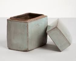 box inspiration Chung Lee, Clay Box, Slab Ceramics, Ceramic Lantern, Ceramic Box, Ceramics Inspiration, Ancient Pottery, Pottery Handbuilding, Ceramic Boxes