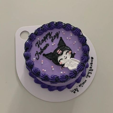 Kuromi Birthday Cake Aesthetic, Kuromi Cake Aesthetic, Kuromi Cakes Birthday, Kuromi Bento Cake, Purple Birthday Cake Aesthetic, Purple Cake Aesthetic, Sanrio Cake Birthday, Kuromi Birthday Cake, Birthday Cake Purple