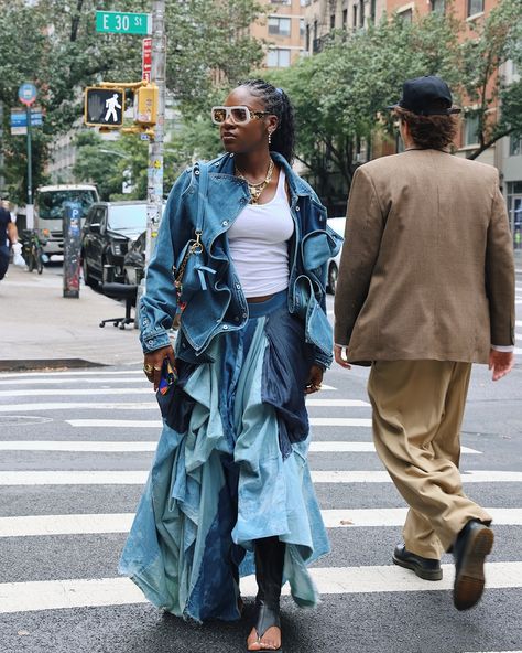 The girls that play with layers in their outfits have more fun! Sorry I don’t make the rules! I love a piece that already does the work for me and instantly makes my outfit more interesting. This @yproject_official top is customizable with all the buttons so layering is no problem! NYFW for me is about seeing the shows, the street style, and connecting with others. It’s always just as exciting to see the street-style of NYC as it to see the runway collections. Layered Dress Street Style, Skirt Layered Over Jeans, Chic Layering Skirt, Skirt Layered Over Pants, Ruffle Dress Street Style, Lagos Street Style, Nyfw Outfits, High Fashion Runway, Pattern Mixing