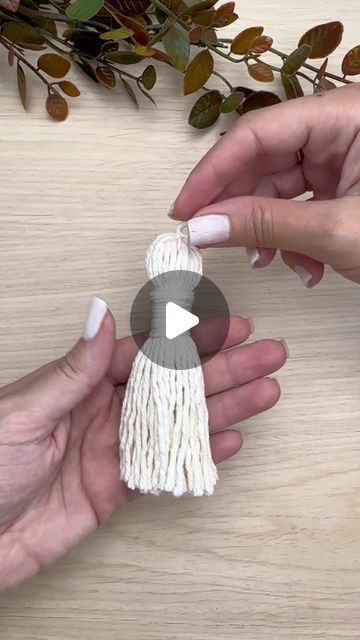 How To Make A Tassel, Tassels Diy Tutorials, Diy Tassels, Tassel Diy, Tassels Diy, Macrame Tassel, Tassels Tutorials, Christmas Booth, Handmade Bookmarks Diy