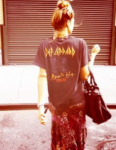 Def Leppard t-shirt Tshirt And Skirt, Luanna Perez, Harley Davidson Tshirt, I'm With The Band, Cooler Look, Def Leppard, Fashion Baby, Style Crush, Tshirt Outfits