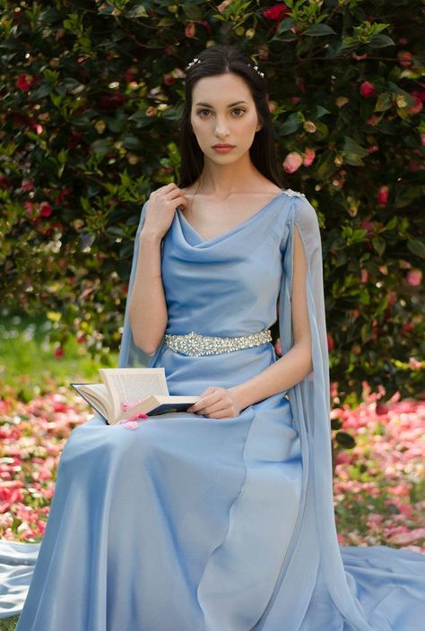 blue elven dress Luthien Tinuviel, العصور الوسطى, Elven Dress, Fantasy Dresses, Fantasy Gowns, Medieval Dress, Medieval Clothing, Fantasy Dress, Historical Dresses