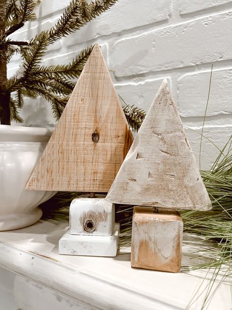 Wood Xmas Trees Farmhouse, Wooden Christmas Tree Diy, Diy Wooden Christmas Ornaments, Wooden Christmas Trees Deep, Wooden Christmas Trees Rustic Triangle, Driftwood Christmas Decorations, Wood Christmas Trees Diy, Christmas Present Decoration, Christmas Fayre Ideas