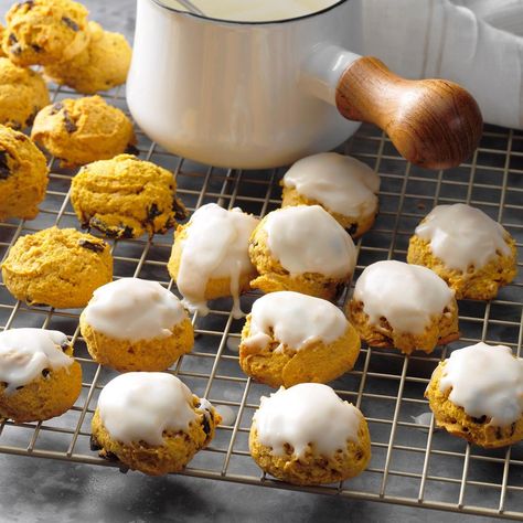 Easy Pumpkin Cookies, Pumpkin Cookies With Cream Cheese, Raisin Cookie Recipe, Pumpkin Cookies Easy, Cookies With Cream Cheese Frosting, Raisin Pie, Cookies With Cream Cheese, Raisin Cookie, Lemon Zucchini