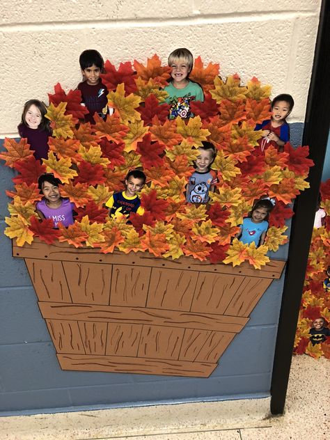 Fall Mural Preschool, Fall Billboard Ideas For Preschool, Baby Room Door Ideas Daycare Fall, Scarecrow Bulletin Board Ideas Preschool, Fall Parent Board Ideas Daycare, Infant Fall Classroom Door, Fall Bulletin Board Ideas For Daycare, Fall Bulletin Board Ideas For Preschool, Thanksgiving Bulletin Boards Preschool