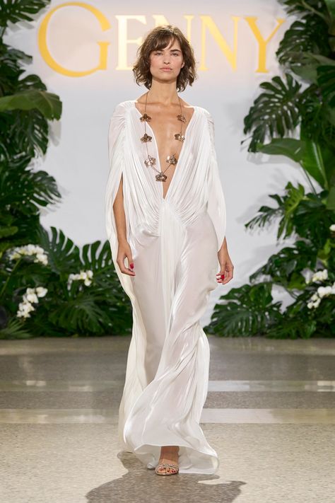 Runway Model Aesthetic, Runway Fashion Outfits, Fashion Trend Forecast, Kaftan Designs, Runway Looks, Spring 2024, Milan Fashion, Spring Collection, Resort Wear