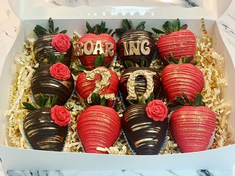 Red And Gold Strawberries, Dark Chocolate Covered Strawberries, Strawberries Ideas, Couples Game Night, Black Strawberry, Roaring 20, Golden Leaf, Birthday Brunch, Rose Decor