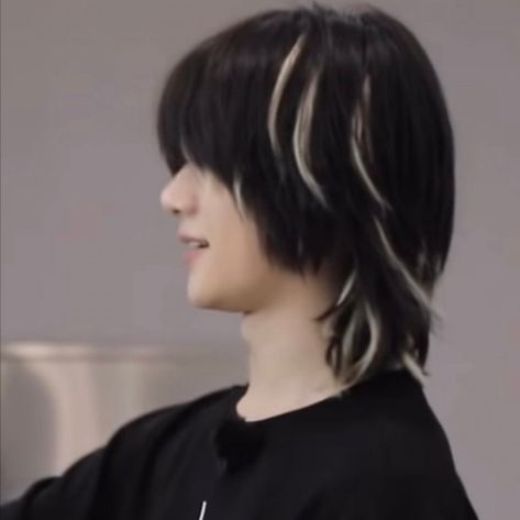 Beomgyu Hair Reference, Beomgyu Hairstyle, Beomgyu Ponytail, Beomgyu Hair, Txt Lq Icons, Skunk Hair, Aesthetic Grunge Outfit, Choi Daniel, Choi Beomgyu