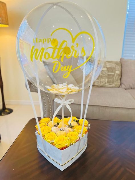 Mothers Day Bobo Balloon Ideas, Mothers Day Bouquet Ideas Flowers, Mothers Day Balloons Bouquets, Mothers Day Bouquet, Bobo Balloon, Party Balloons Diy, Mothers Day Balloons, Mom Gifts Box, Mother's Day Bouquet