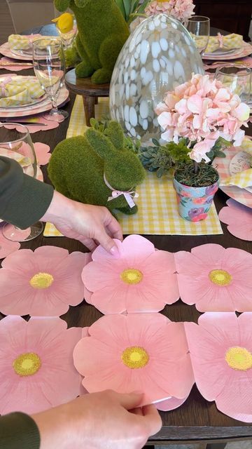 Easy Recipes & Entertaining Ideas: Suzie Morales on Instagram: "A few people asked about about where I got the floral placemat from. I used two napkins put together to look like a placemat!! I also used disposable plates because they were too cute to pass! The best part is I won’t have extra dishes to wash! Which means I get to enjoy my guests longer!! Sometimes I don’t want to wash a bunch of dishes so I like to mix disposable items in my table setting! #easterdecor #homedecor #tablesetting #s Easter Brunch Tablescape, Disposable Plates, Easter Centerpieces, Entertaining Ideas, Easter Brunch, Easter Holidays, Easter Fun, Easter Party, Paper Plates